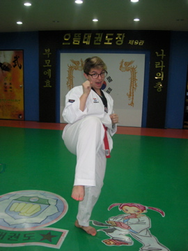 Taekwondo in Korea, mastering kicks