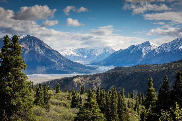 4 Extraordinary Hiking Trails For Canada's 4 Seasons