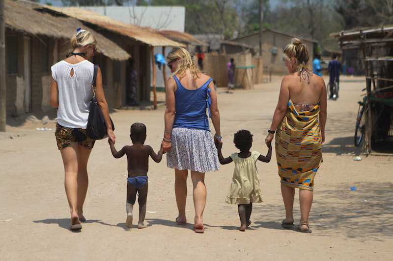 People Volunteering In Africa