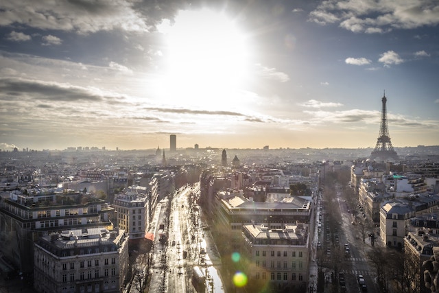 We'll Always Have Paris: The Real Deal With Jennifer Coburn / Living in Paris: The Real Deal with Isoke Salaam / An Unexpected Paris Photo Shoot