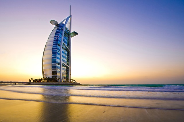 https://pixabay.com/photos/burj-al-arab-largest-hotel-in-dubai-2624317/