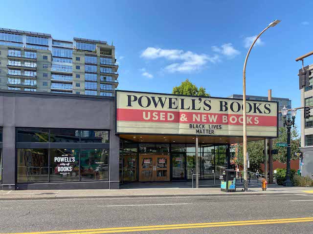 Insert photo - Powell'sBooks-Burnside.jpg