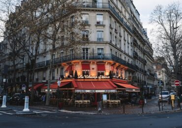 Chirstmas in Paris: An Art or a Test of Endurance